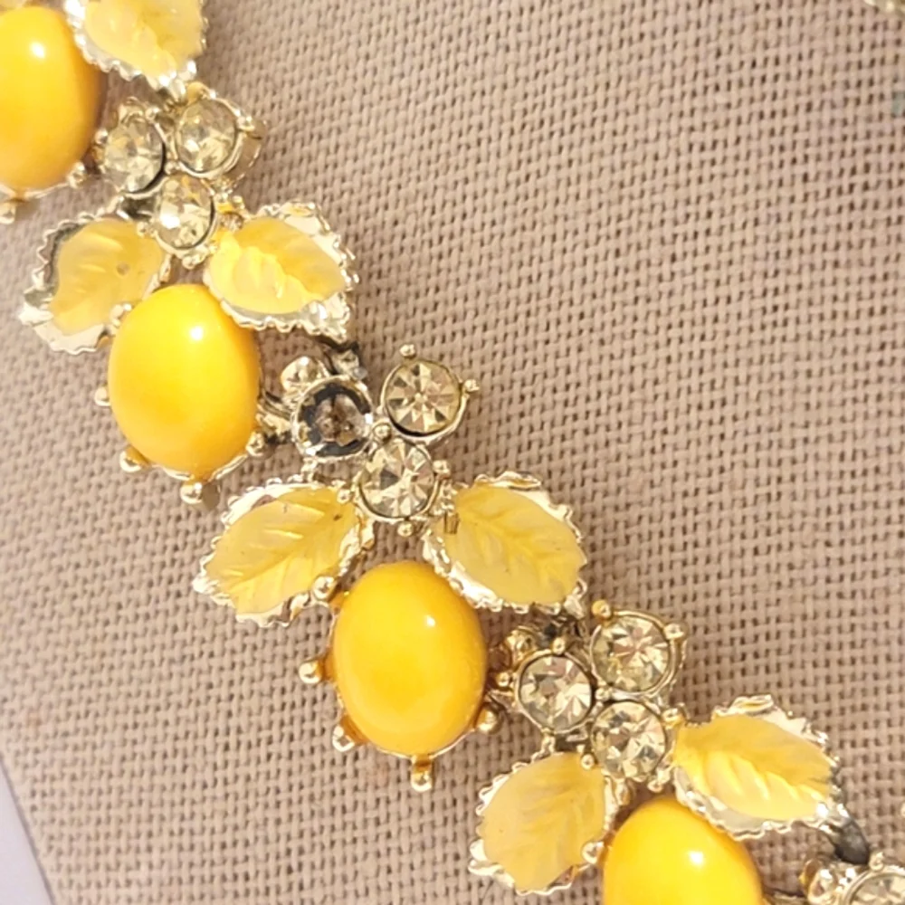Vintage yellow gold necklace & clip on earrings retro evening cocktail jewelry